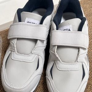 🎀 OMEGA Brand New Mens Sneaker with Velcro Strap -White/navy size 9D  🎀